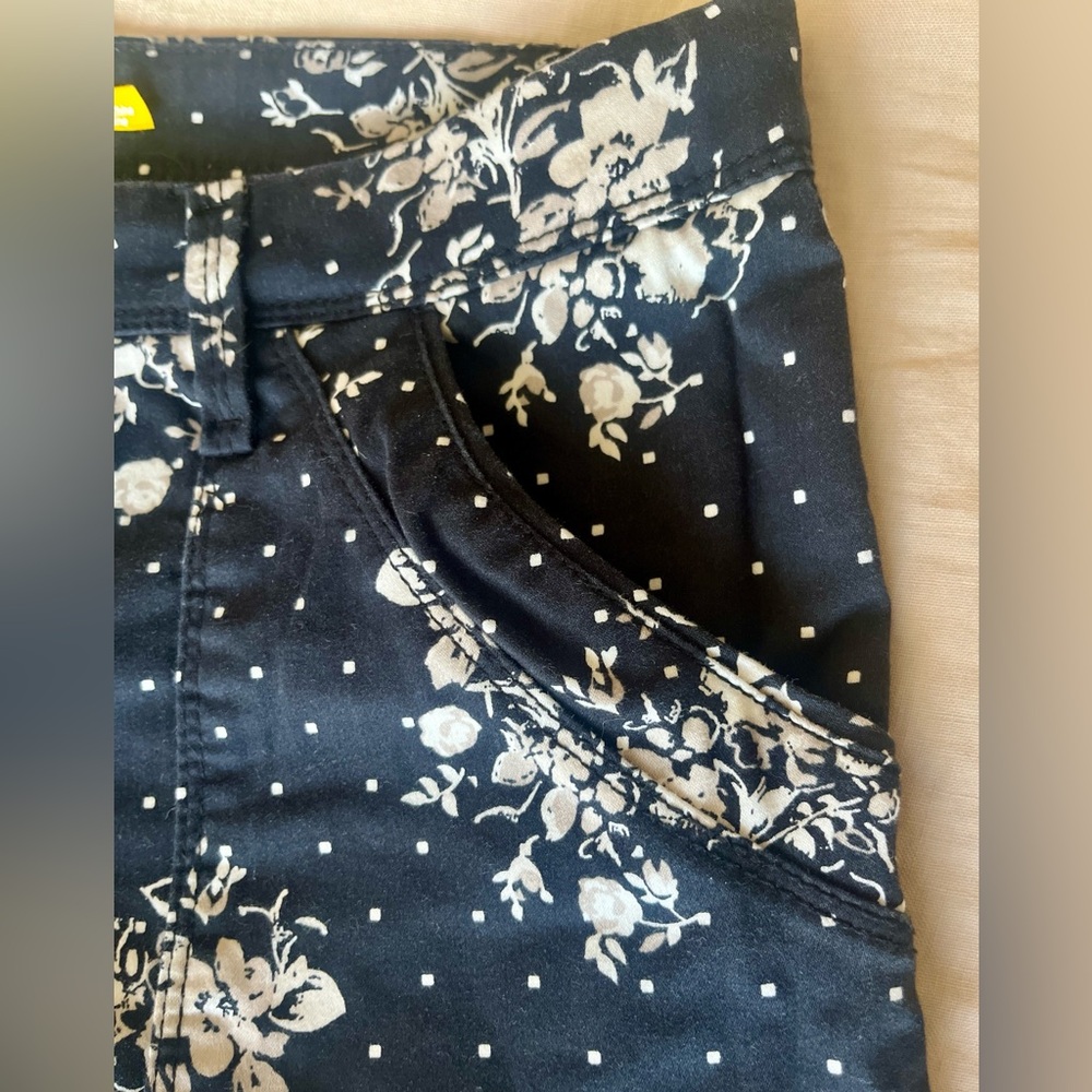 Lolë Shorts,
Size 8